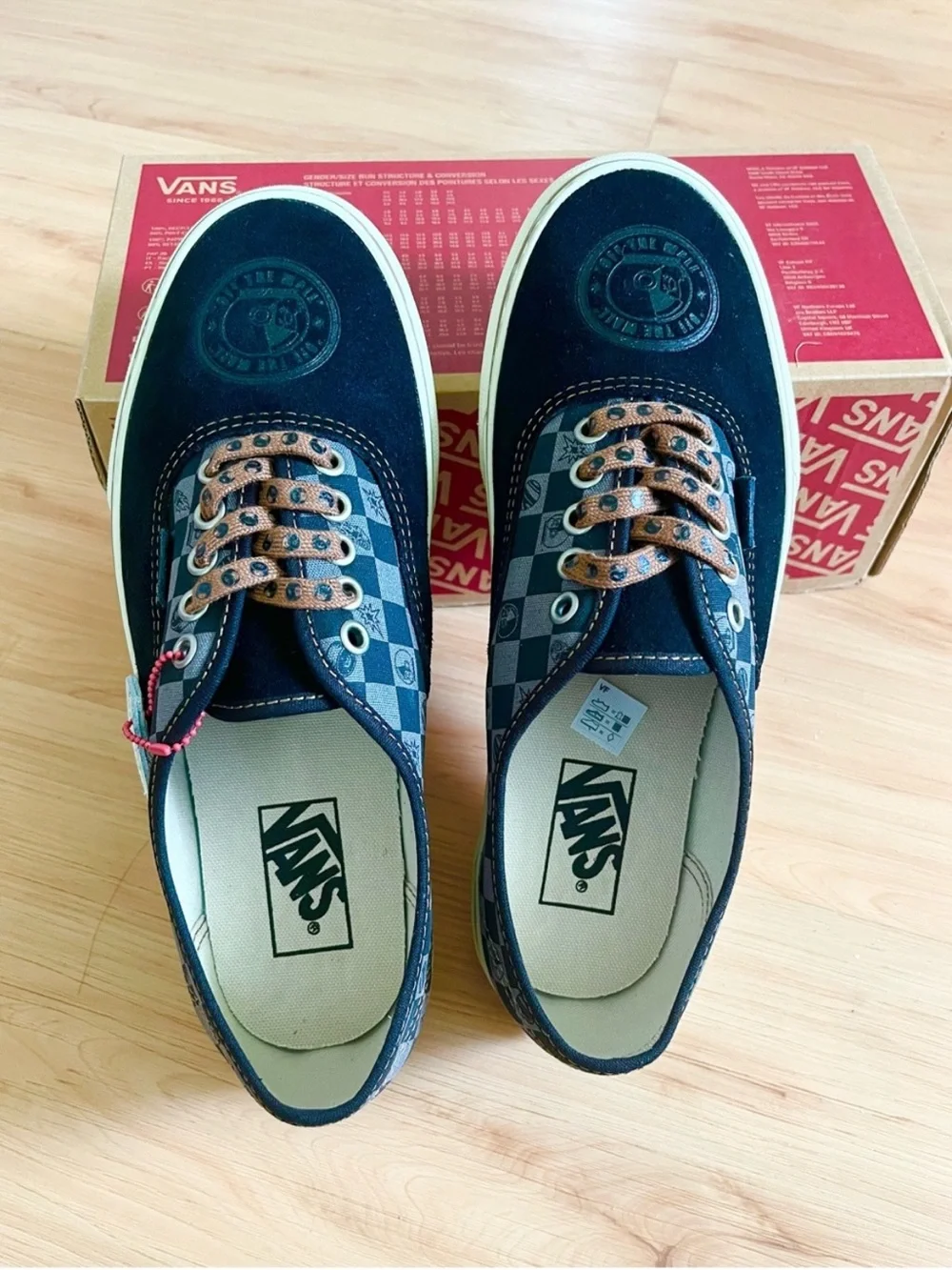 VANS & SPACE MOLLY Authentic Shoe Black Dachshund Brown Women 9.5 US Mens 8.0